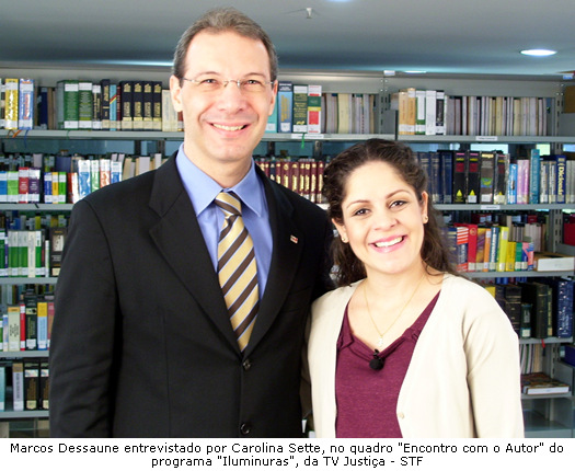Foto de Marcos Dessaune entrevistado por Carolina Sette no programa Iluminuras - TV Justiça